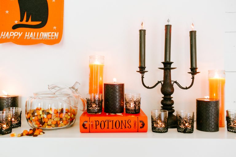 The Only 5 Things You Need to Host a Spooktacular Halloween Movie Night