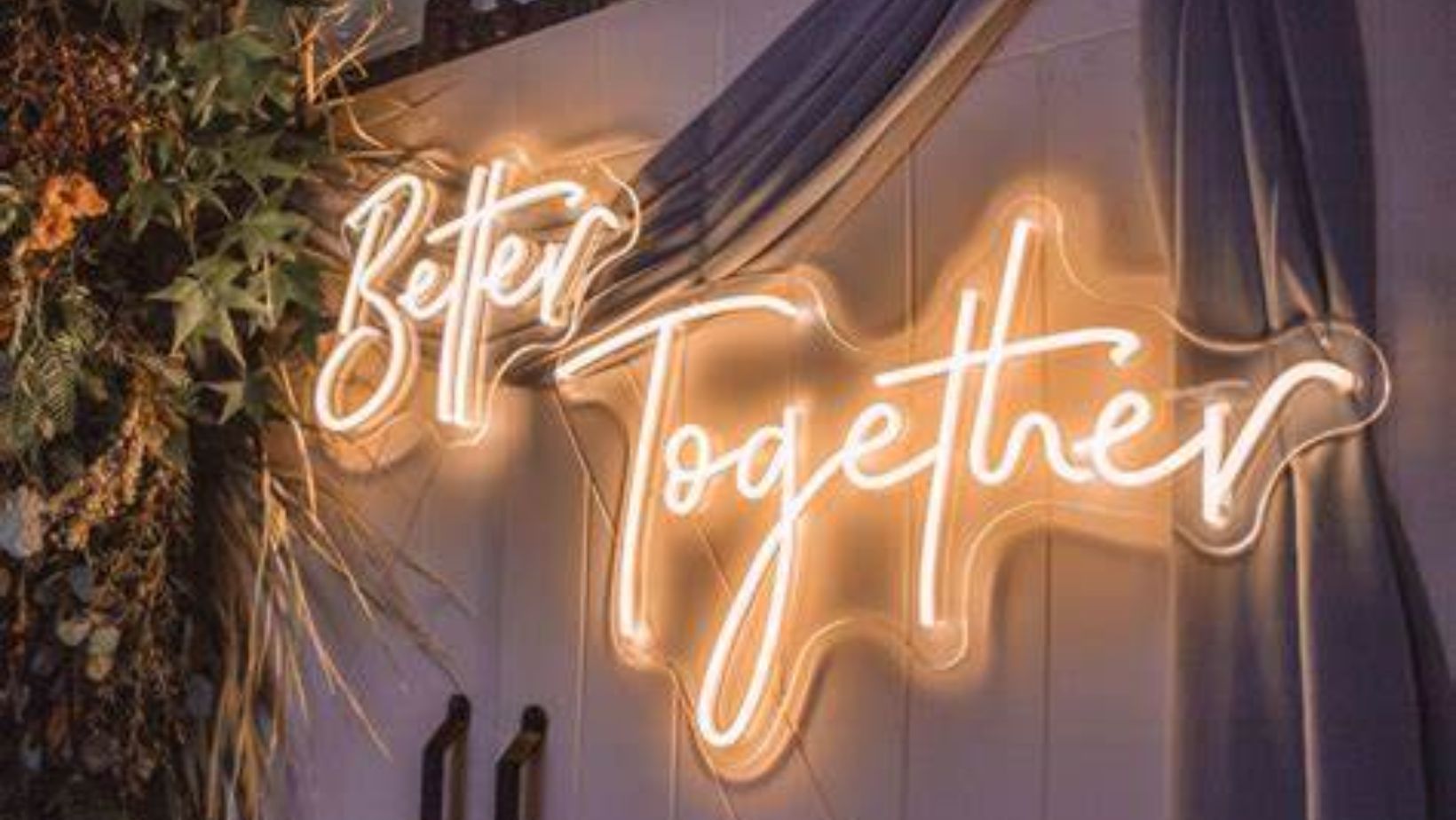 What Are the Advantages of Using Neon Signs in Weddings?